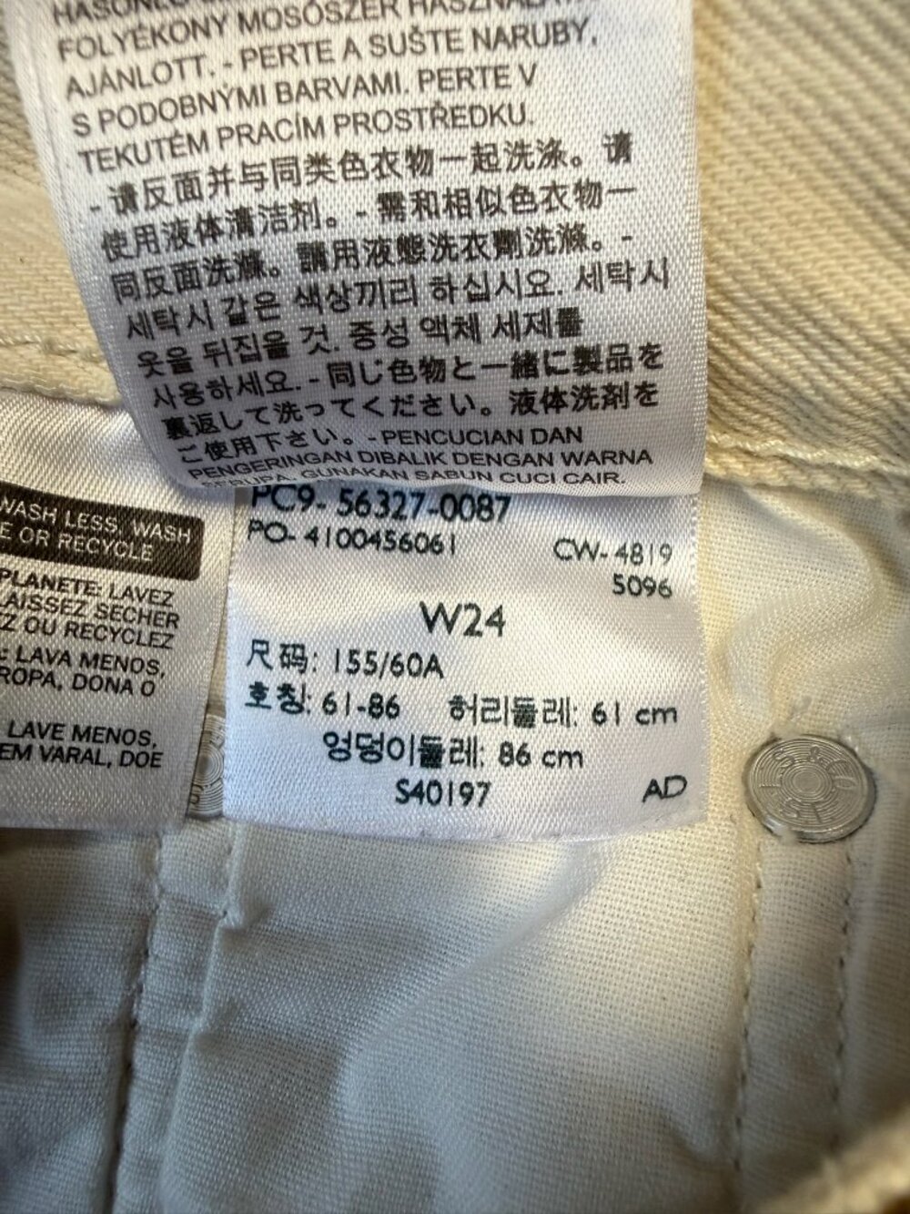 LEVI'S Women's 501 Original Short Size 24 In Natural Instinct - Picture 9 of 10